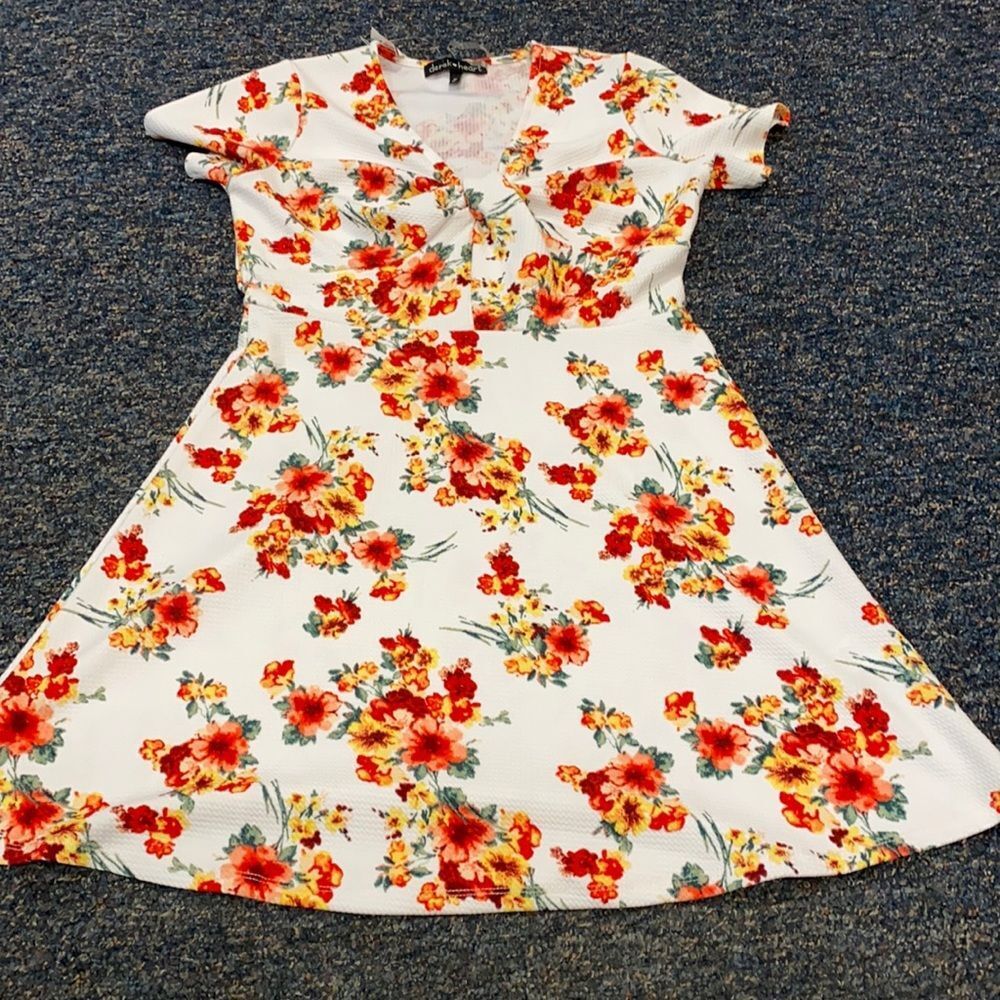 Derek Heart Floral Dress sz. L NWT